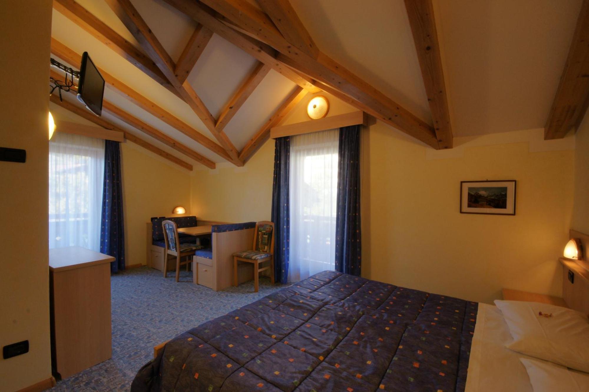 Berg Hotel Latemar Spitze ヴィーゴ・ディ・ファッサ エクステリア 写真