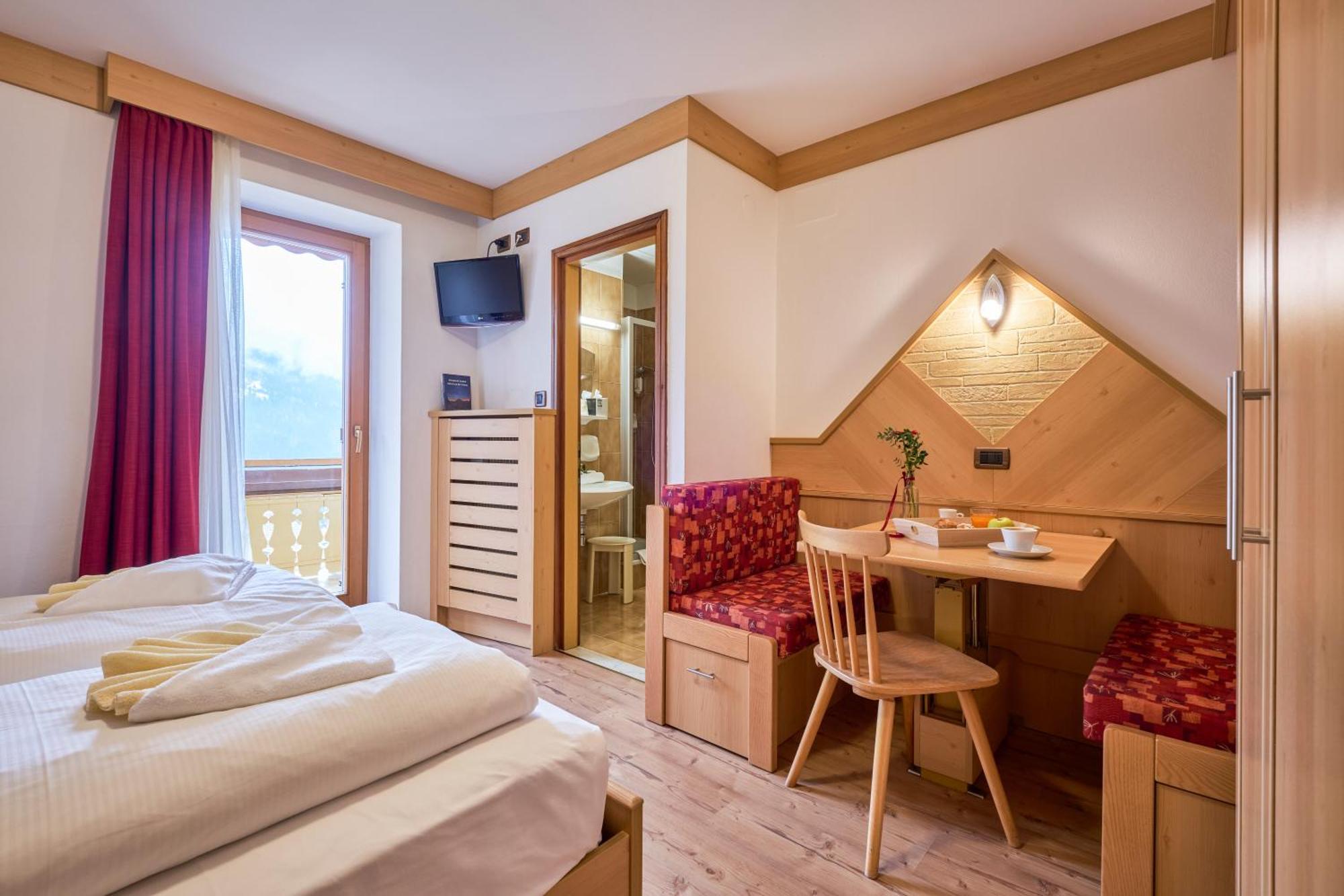 Berg Hotel Latemar Spitze ヴィーゴ・ディ・ファッサ エクステリア 写真