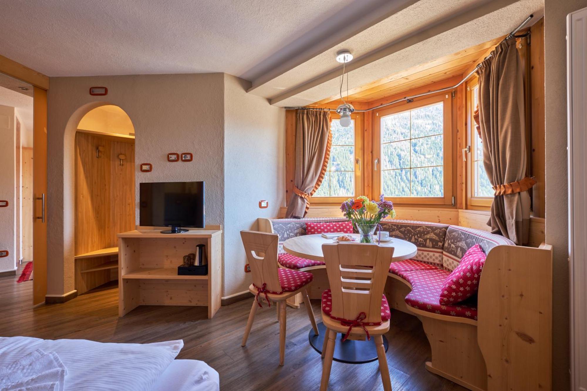 Berg Hotel Latemar Spitze ヴィーゴ・ディ・ファッサ エクステリア 写真