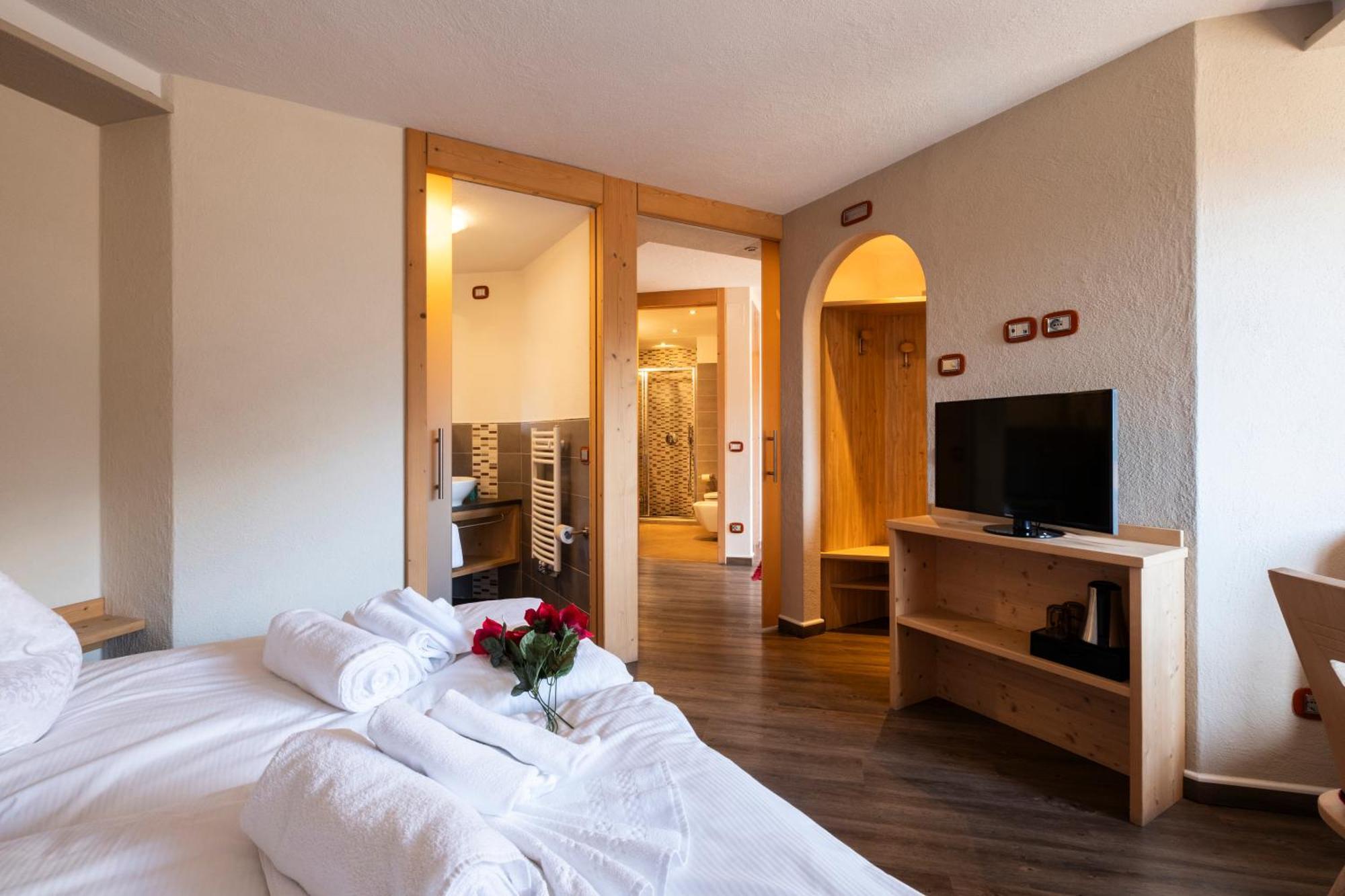 Berg Hotel Latemar Spitze ヴィーゴ・ディ・ファッサ エクステリア 写真