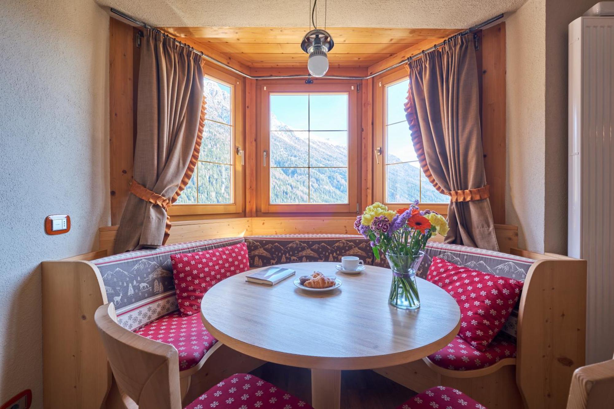 Berg Hotel Latemar Spitze ヴィーゴ・ディ・ファッサ エクステリア 写真